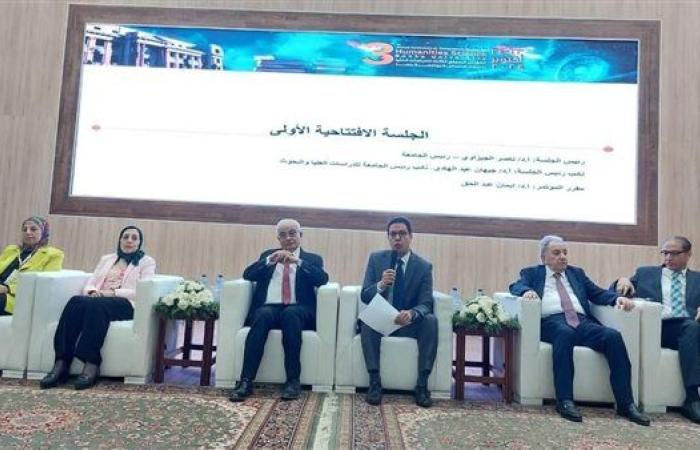 جامعة بنها تكرم رضا حجازي رئيس جامعة الريادة بمؤتمر الدراسات العليا