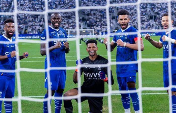 الهلال يواجه التعاون بالقوة الضاربة في الدوري السعودي