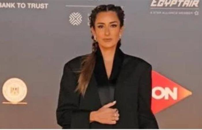 أمينة خليل وبسنت شوقي على ريد كاربت فيلم الجميع يحب تودا بمهرجان الجونة