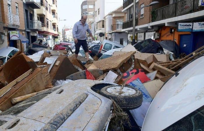 استمرار البحث عن مفقودين في إسبانيا جراء أسوأ فيضانات منذ 50 عامًا