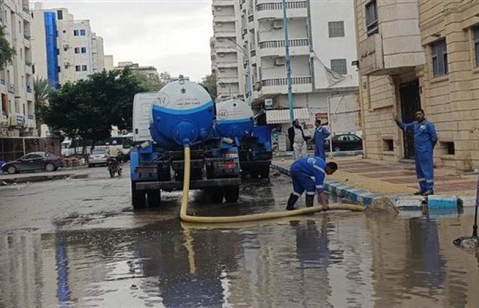 رئيس مياه مطروح يتابع أعمال إزالة تراكمات الأمطار