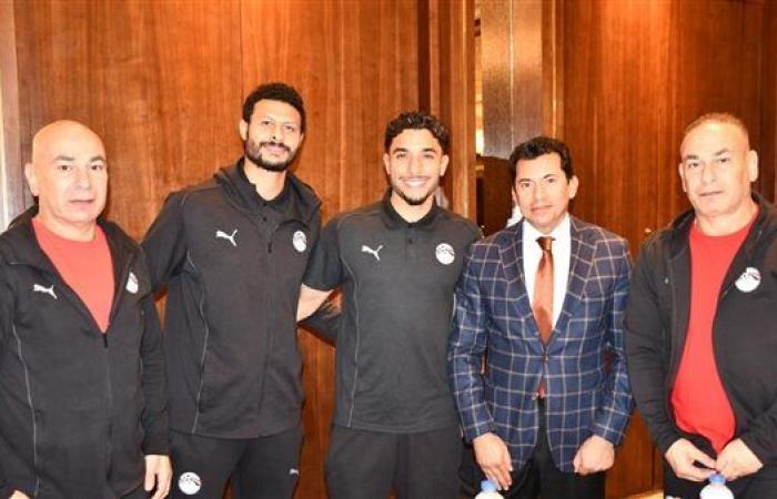 وزير الرياضة يدعم لاعبي المنتخب الوطني قبيل مباراتي كاب فيردي وبوتسوانا