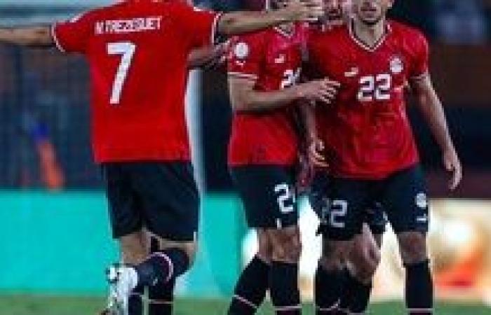 منتخب مصر بالأحمر وكاب فيردي بالأزرق