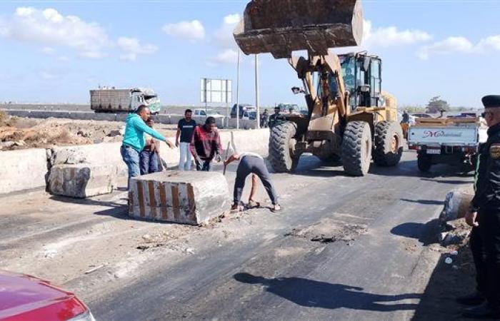 بعد حادث الـ 12 ضحية.. حواجز خرسانية بطريق بورسعيد المطرية لمنع مرور سيارات النقل الثقيل