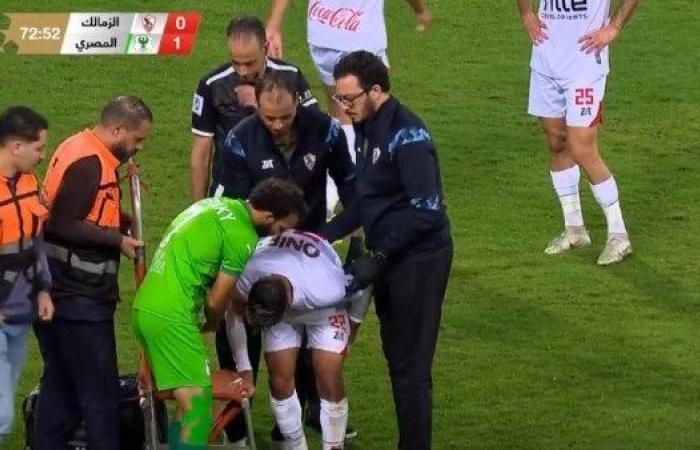 الفرقة اتحسدت..  ناصر ماهر يغادر مباراة الزمالك والمصري مصابًا بعد إصابة شيكابالا