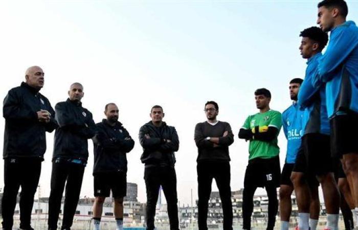 جروس يعقد جلسة مع اللاعبين قبل مران الزمالك