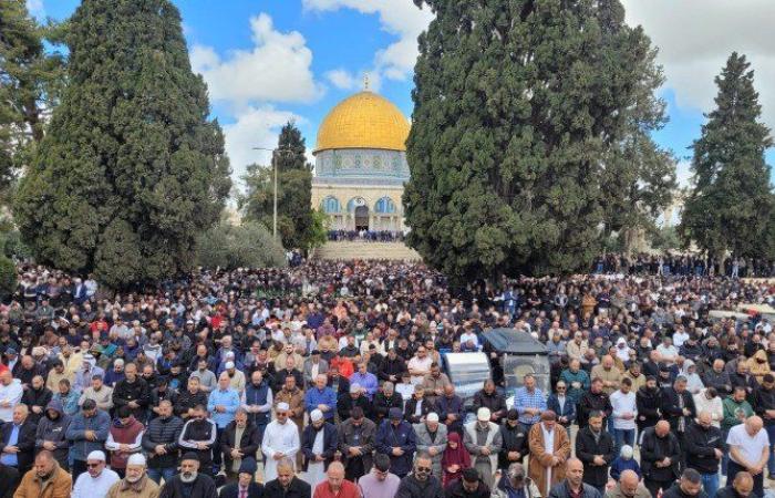 نحو 35 ألف فلسطيني يؤدون صلاة الجمعة في المسجد الأقصى