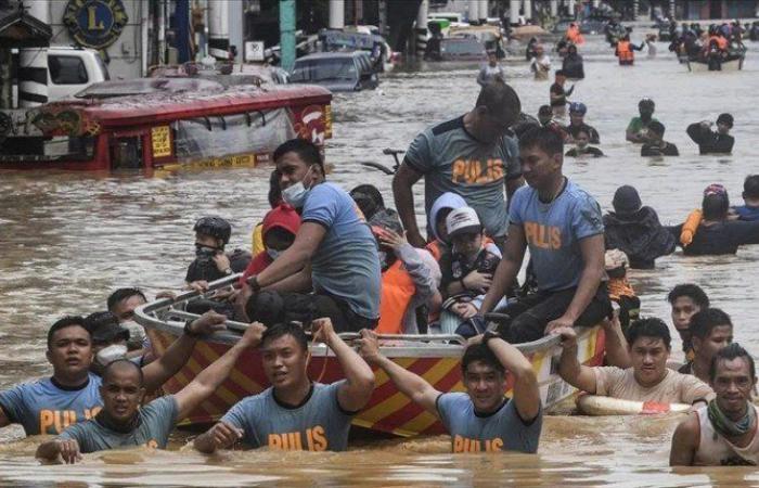 إجلاء مئات الأشخاص من 3 مناطق في الفلبين جراء الفيضانات الضخمة