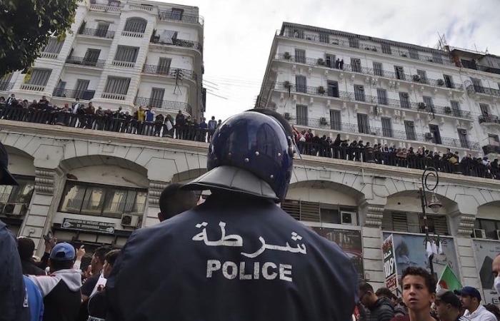 رصيف الصحافة: النظام الجزائري يعتقل نشطاء من حملة "مانيش راضي"