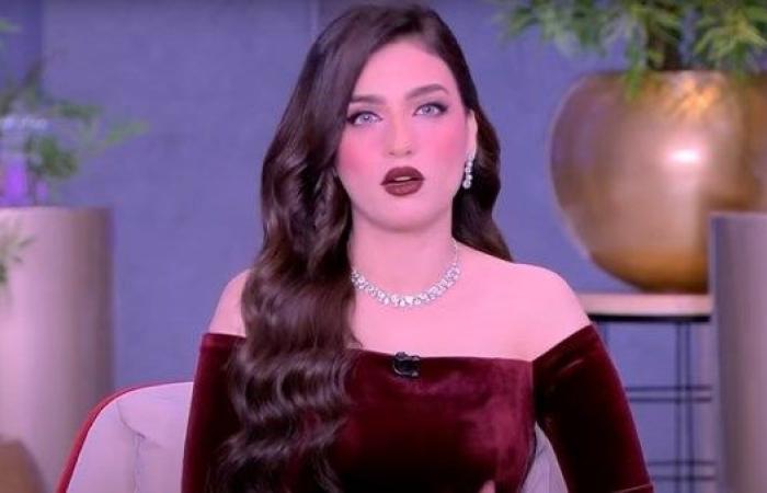 ياسمين عز تنصح السيدات: نيمي عيالك بدري علشان جوزك مش ناقص وجع دماغ (فيديو)