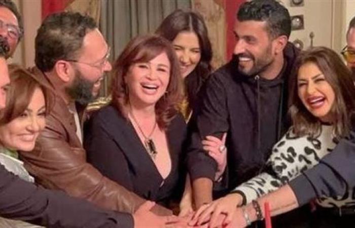 "مليان مفاجأت".. إلهام شاهين تحتفل بمسلسل "سيد الناس" رمضان 2025 (صورة)