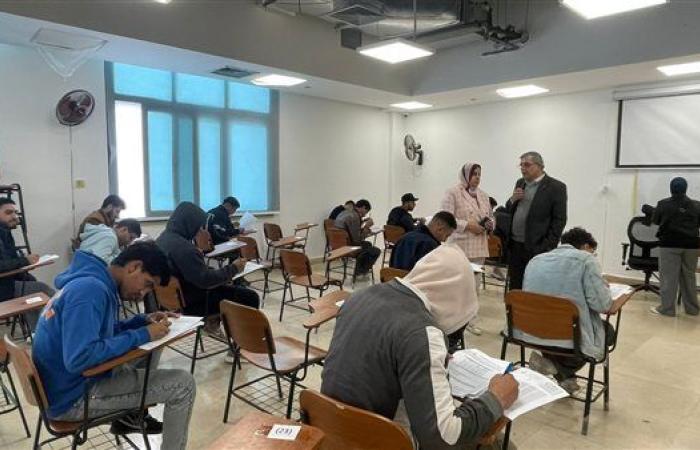 نائب رئيس جامعة بنها الأهلية للشؤون الأكاديمية يتابع سير الامتحانات