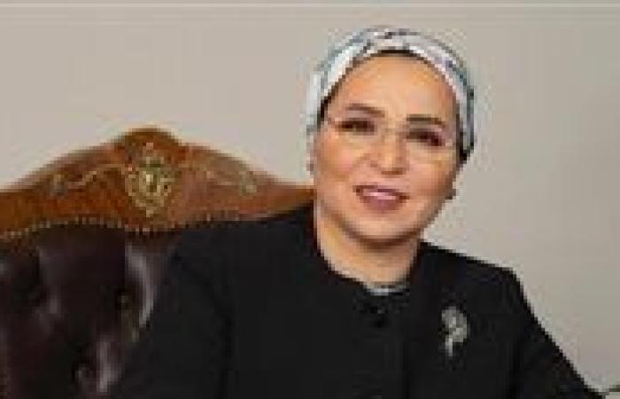 قرينة السيسي مهنئة المصريين بعيد الميلاد: يرمز للمحبة والسلام