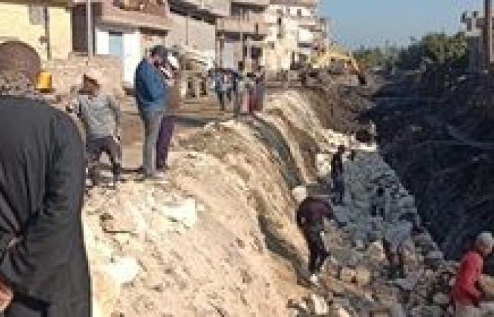 متابعه الأعمال الجارية بطريق زاوية غزال - نخنوخ المغازي بمركز المحمودية بتكلفة 15 مليون جنيه