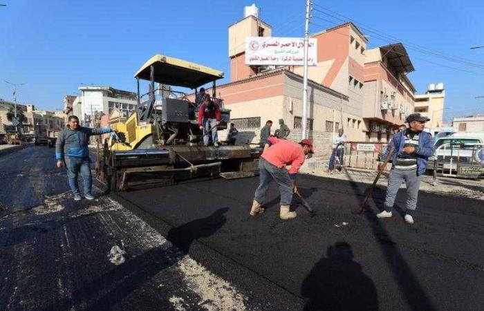 محافظ كفرالشيخ يتابع أعمال الرصف بشوارع ...