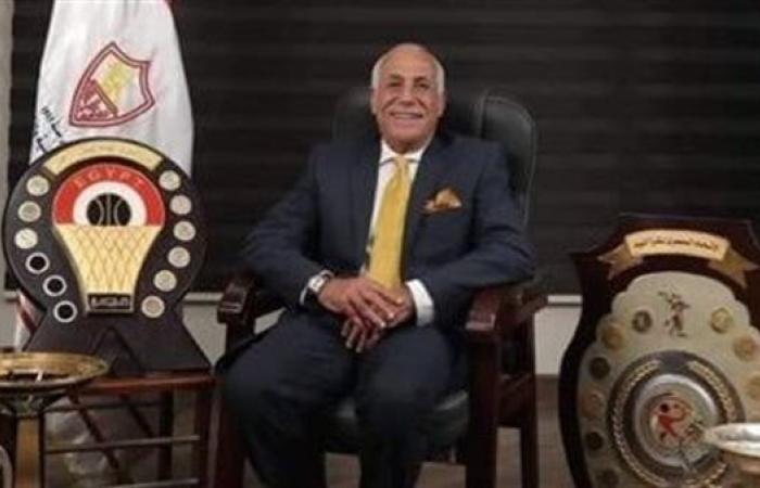 حسين لبيب يعقد جلسة مع لاعبي طائرة الزمالك قبل السفر إلى قطر