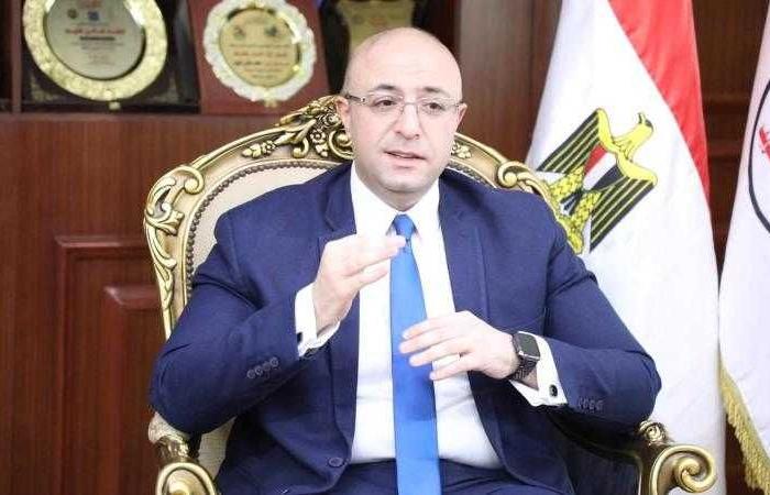 محافظ بني سويف يتابع مع مسئولي التأمين الصحى سير ...